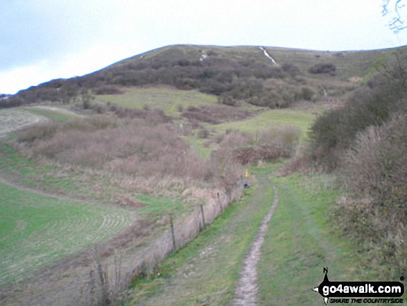 Walk bd100 Dunstable Downs and Totternhoe from Dunstable Downs Visitors Centre - Five Knolls from the base of Dunstable Downs, 