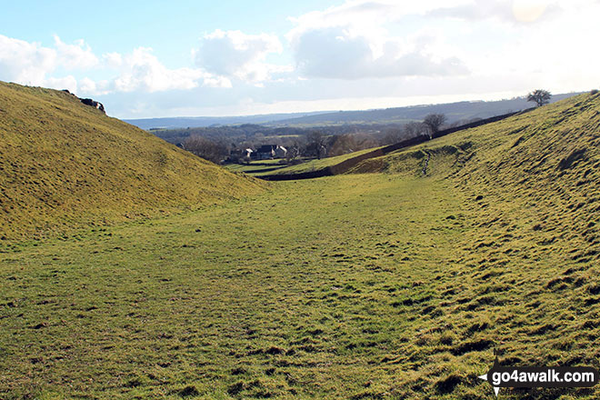 Walk d215 Longstone Edge, High Rake, Calver and Stoney Middleton from Eyam - The natural rake in fields south of Longstone Edge