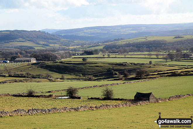 Walk d335 Longstone Edge from Great Longstone - The lovely Derbyshire Dales from the bottom of Longstone Edge