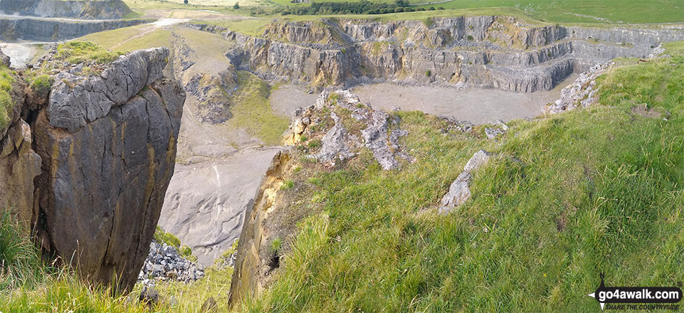 Walk d119 Eldon Hill (Perryfoot) from Peak Forest - Eldon Hill Quarry from Eldon Hill (Perryfoot)