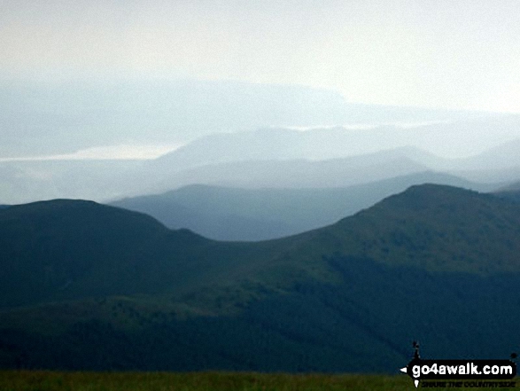 Walk gw148 Tarrenhendre and Tarren y Gesail from Abergynolwyn - Mynydd Rhyd-galed (left) and Foel y Geifr with The Dovey Estuary beyond from Tarren y Gesail