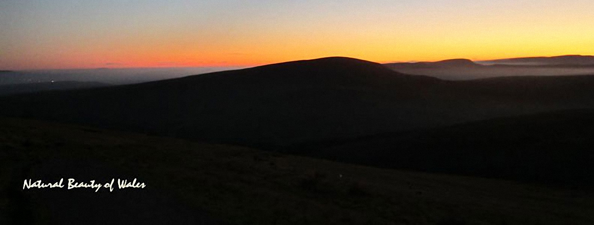 Walk po100 Pen y Fan from Neuadd Reservoir - Corn Du and the Brecon Beacons from the summit of Pen y Fan just after sunset