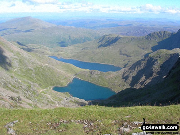 Walk gw158 Garnedd Ugain, Snowdon, Moel Cynghorion, Foel Gron and Moel Eilio from Llanberis - Glaslyn (front) and Llyn Llydaw with The Pyg Track (far left) and the Miners' Track (centre left) from Snowdon (Yr Wyddfa)