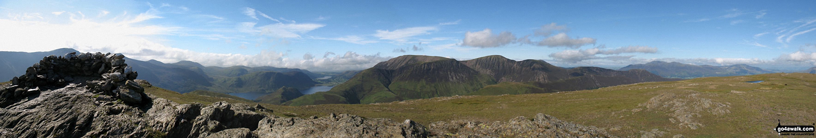 Walk c313 The Newlands Fells from Hawes End - The summit shelter, Mellbreak, Rannerdale Knotts, Buttermere, Grasmoor, Whiteless Pike, Wandope, Crag Hill (Eel Crag), Sail and Knott Rigg from the summit of Robinson