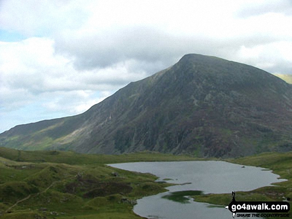 Walk gw187 Y Garn (Glyderau),  Glyder Fawr, Castell y Gwynt and Glyder Fach from Ogwen Cottage, Llyn Ogwen - Llyn Idwal and Pen yr Ole Wen from below Glyder Fawr