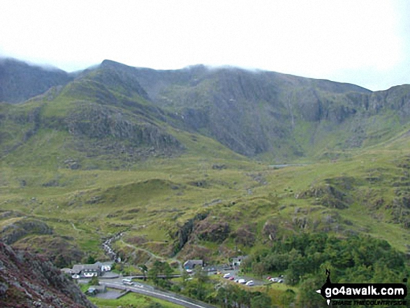 Walk gw165 Carnedd Dafydd from Ogwen Cottage, Llyn Ogwen - Glyder Fach, Glyder Fawr and Idwal Cottage from Pen yr Ole Wen