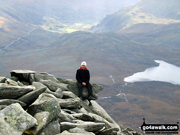 Walk gw147 Y Garn (Glyderau) from Ogwen Cottage, Llyn Ogwen - Chris near Twll Du (Devil's Kitchen)