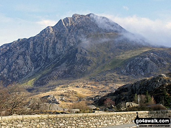 Walk gw187 Y Garn (Glyderau),  Glyder Fawr, Castell y Gwynt and Glyder Fach from Ogwen Cottage, Llyn Ogwen - Tryfan from Llyn Ogwen