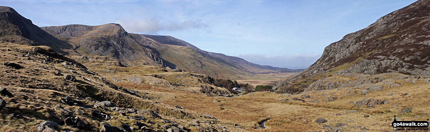 Walk gw106 A circuit of Llyn Idwal from Ogwen Cottage - Y Garn (Glyderau) (far left), Foel-goch (Glyderau), Carnedd y Filliast, Ogwen Cottage, Nant Ffrancon and the shoulder of Pen yr Ole Wen (right) from Llyn Idwal