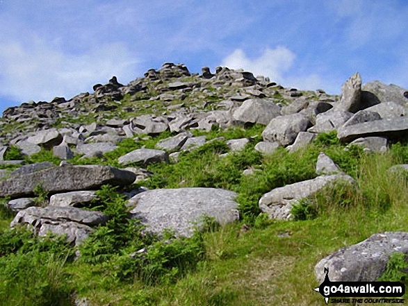 Walk co168 Brown Willy and Bodmin Moor from St Breward - Descending Rough Tor