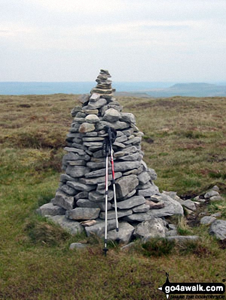 Walk Drumaldrace (Wether Fell) walking UK Mountains in The Southern Dales Area The Yorkshire Dales National Park North Yorkshire, England