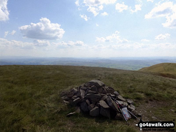 Walk c331 Uldale Head (Howgills), Carlingill Spout, Fell Head (Howgills) and Lingshaw from Carlingill Bridge - Fell Head (Howgills) summit cairn