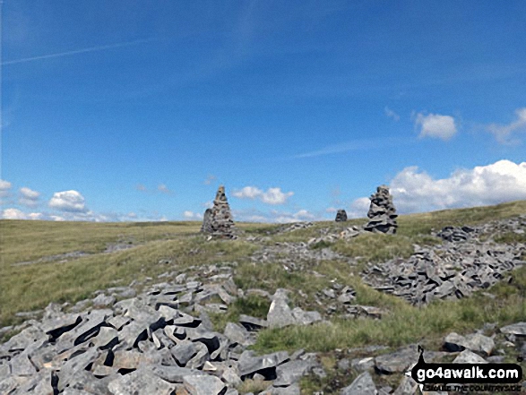 Walk c382 Baugh Fell from Rawthey Bridge - Cairns and curricks below Knoutberry Haugh