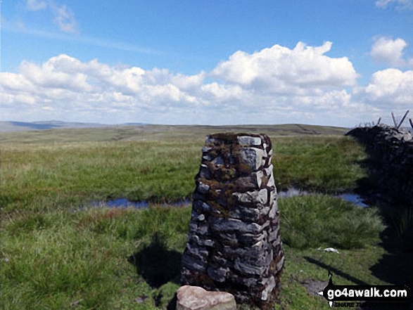 Walk Knoutberry Haw walking UK Mountains in The Northern Dales Area The Yorkshire Dales National Park Cumbria, England