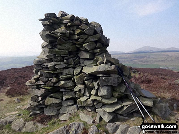 Walk c400 Beacon (Blawith Fells) and Yew Bank from Brown Howe - Yew Bank (Blawith Fells) summit cairn