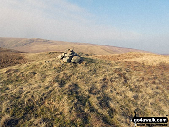 Walk c322 The Crookdale Round - Cairn on Robin Hood (Crookdale)