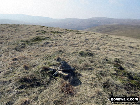 Walk c322 The Crookdale Round - Cairn on Great Yarlside