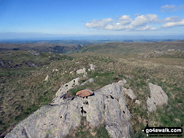 Walk c332 The Hagg Gill Round from Troutbeck - The small stone marking the summit of Howes