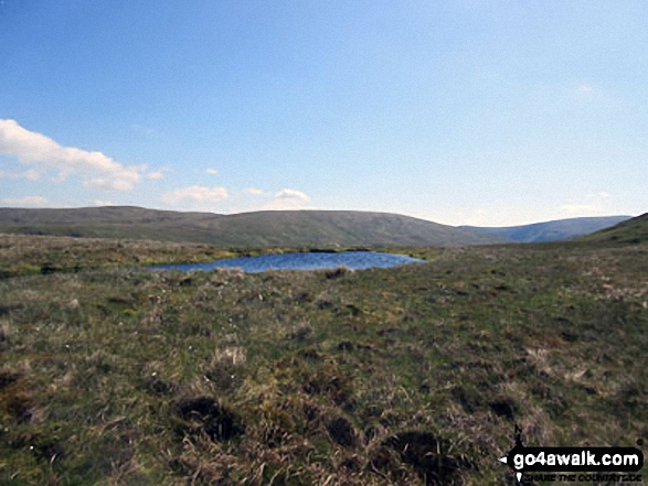 Walk c349 Sour Howes and Sallows from Troutbeck - A small tarn near the summit of Howes