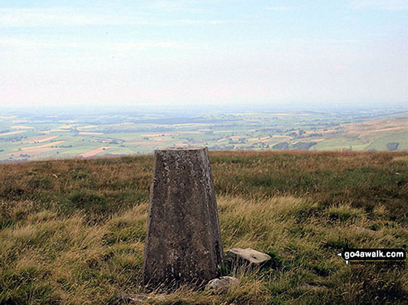 Walk c430 Cuns Fell, Melmerby Fell and Fiend's Fell from Melmerby - Fiend's Fell Summit Trig Point