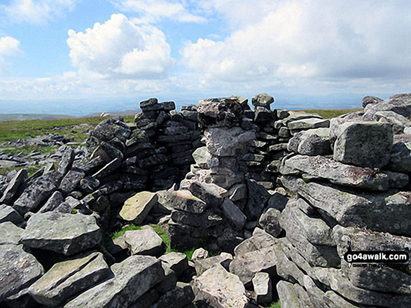 Walk c407 Little Fell (Burton Fell), Mickle Fell and Murton Fell from Hilton - Shelter hiding the Trig Point on Little Fell (Burton Fell)