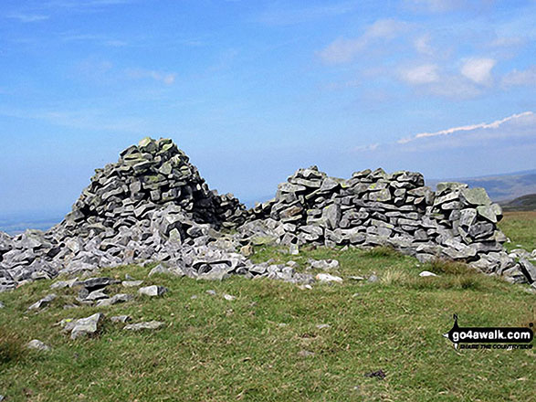 Walk c430 Cuns Fell, Melmerby Fell and Fiend's Fell from Melmerby - Melmerby Fell Summit Cairn