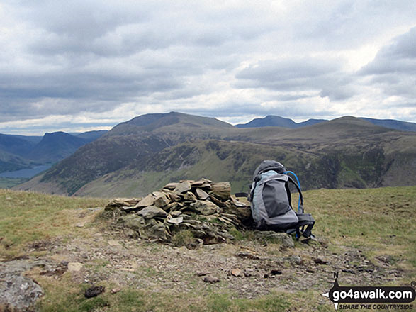 Walk c212 Burnbank Fell, Gavel Fell, Hen Comb and Mellbreak from Loweswater - Hen Comb summit cairn . . .