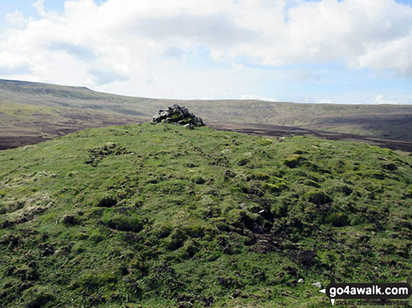 The small cairn at the north-east end of the Bullman Hills ridge 