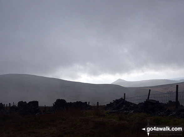 Walk ch131 Shining Tor and Yearns Low from Lamaload Reservoir - Shutlingsloe from Cat's Tor