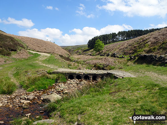 Walk d213 Black Chew Head (Laddow Rocks) and The Longdenden Trail from Hadfield - The stone bridge over Ogden Brook