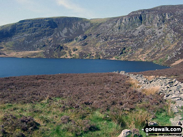 Walk gw138 Arenig Fawr (Moel Yr Eglwys) via Llyn Arenig Fawr from Pont Rhyd-y-Fen - Arenig Fawr above Llyn Arenig Fawr