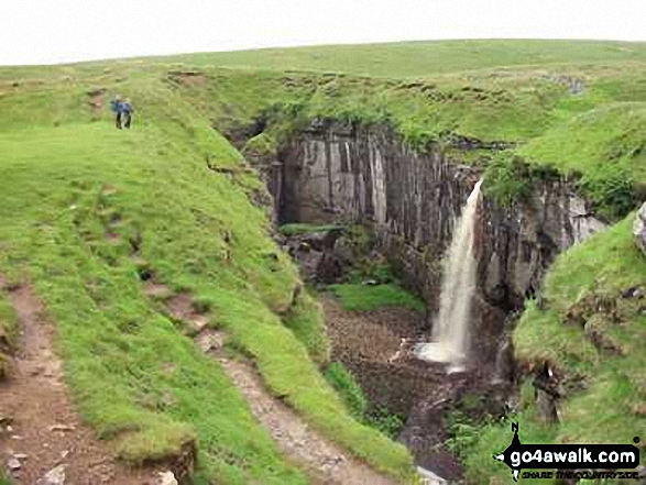 Walk ny101 The Yorkshire Three Peaks from Horton in Ribblesdale - Hull Pot