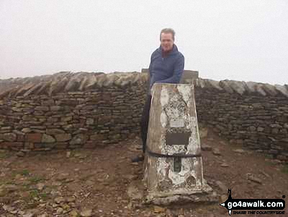 Walk c314 Whernside from Dent - Whernside Summit