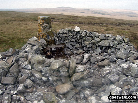 Gorllwyn (Pen y Gorllwyn) summit trig point and shelter 