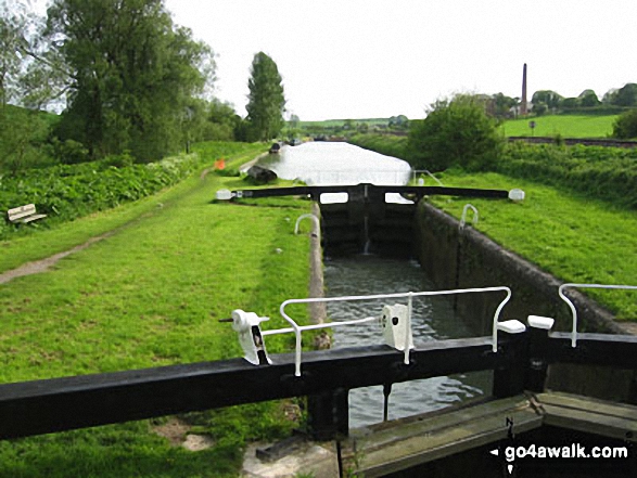 Walk wi132 Crofton and Haw Wood from Great Bedwyn - Locks on the Kennet and Avon Canal