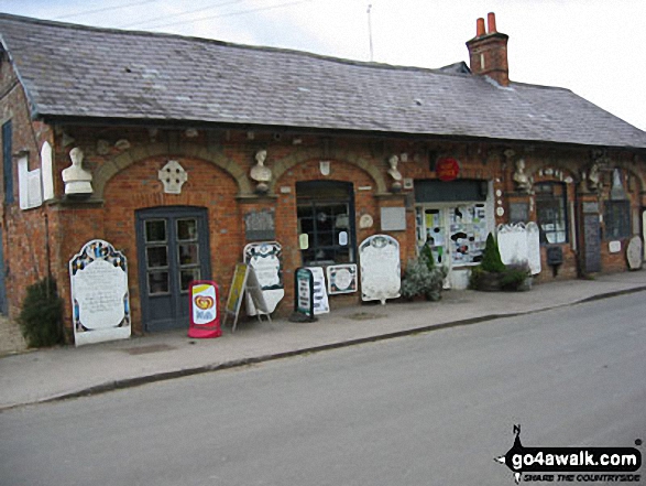 Walk wi132 Crofton and Haw Wood from Great Bedwyn - Great Bedwyn Post Office