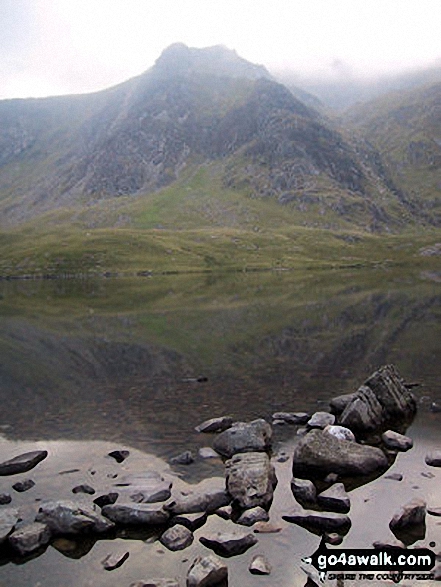 Walk gw115 Glyder Fach, Castell y Gwynt and Glyder Fawr from Ogwen Cottage, Llyn Ogwen - Y Garn (Glyderau) from Llyn Idwal