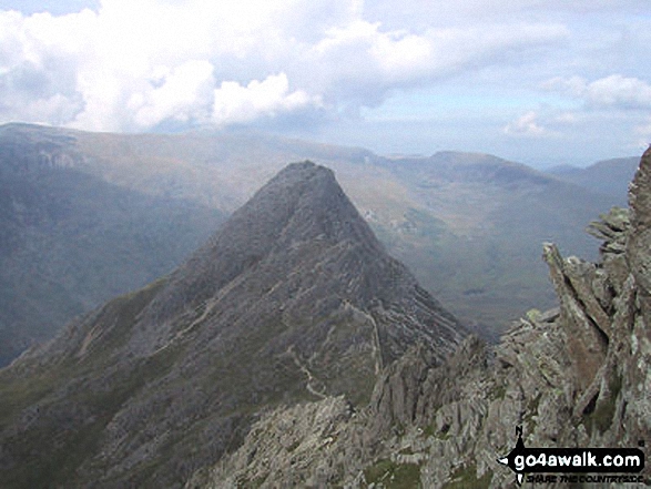 Walk gw115 Glyder Fach, Castell y Gwynt and Glyder Fawr from Ogwen Cottage, Llyn Ogwen - Tryfan from Glyder Fach