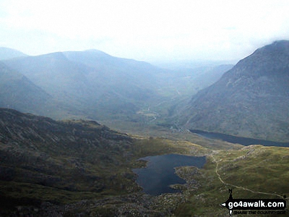 Walk gw187 Y Garn (Glyderau),  Glyder Fawr, Castell y Gwynt and Glyder Fach from Ogwen Cottage, Llyn Ogwen - Llyn Bochlywd from Glyder Fach