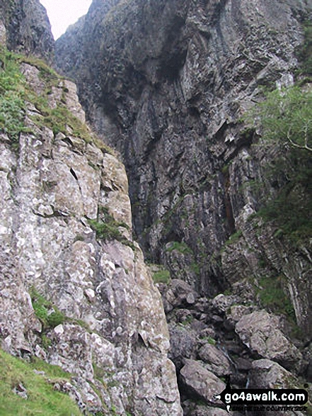 Walk gw115 Glyder Fach, Castell y Gwynt and Glyder Fawr from Ogwen Cottage, Llyn Ogwen - Twll Du (The Devil's Kitchen)