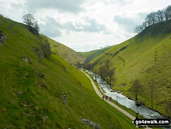 Walk d327 Beresford Dale, Wolfscote Dale, Biggin Dale and Biggin from Hartington - Walkers beside the River Dove in Wolfscote Dale