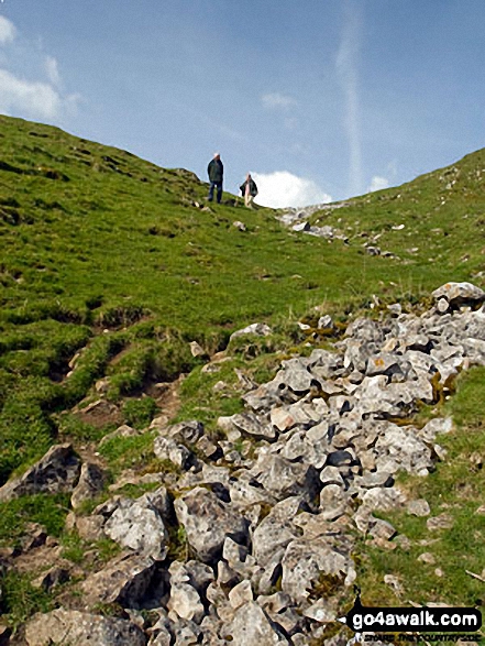 Walk d134 Wolfscote Dale, Biggin Dale, Biggin and The Tissington Trail from Alsop-en-le-Dale Station - Descending Gipsy Bank towards Coldeaton Bridge and Dove Dale