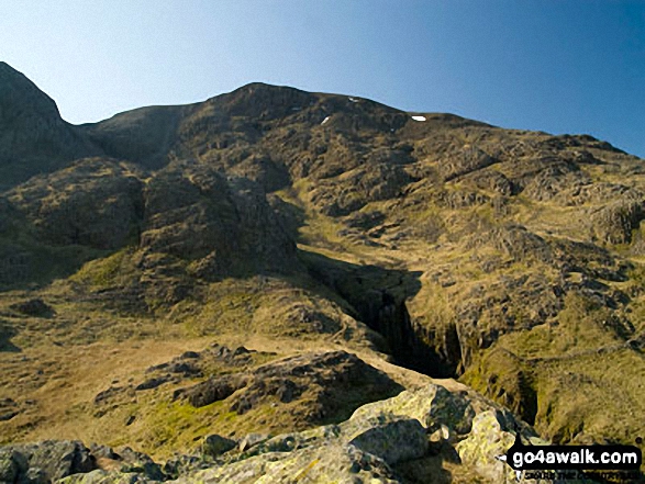 Walk c416 Scafell Pike from The Old Dungeon Ghyll, Great Langdale - Climbing towards the col between Broad Crag and Great End