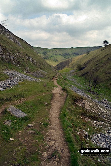 Walk d305 Stoney Middleton, Coombs Dale, Longston Moor, Wardlow Hay Cop and Foolow from Eyam - The trail through Tansley Dale