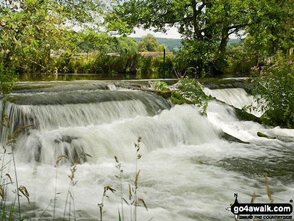 Walk d253 Edensor, Chatsworth Park and Rowsley from Bakewell - Weir on The River Wye near Rowsley