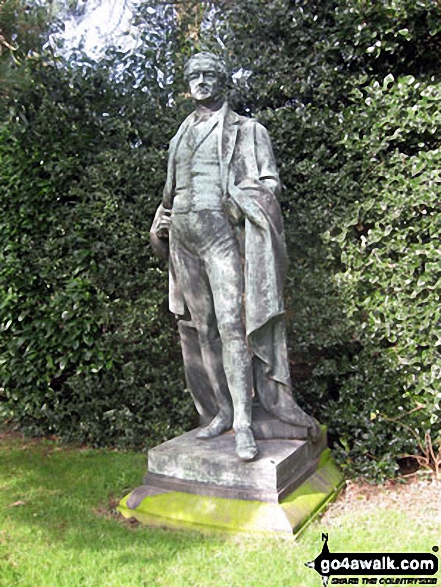 Walk ch175 The Macclesfield Canal, Bosley Locks and North Rode from Gawsworth - Statue of Robert Peel near the entrance to Gawsworth Old Hall