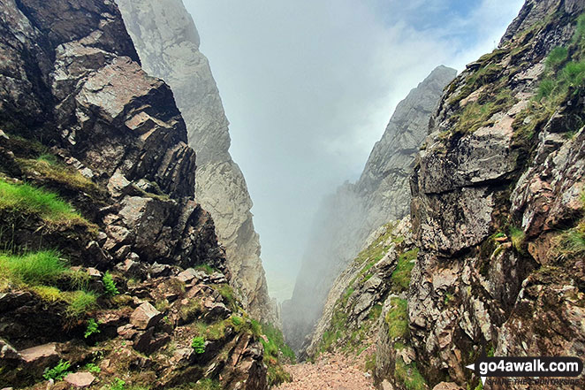 Walk c233 Sca Fell and Scafell Pike from Wasdale Head, Wast Water - Looking down the West Wall Traverse