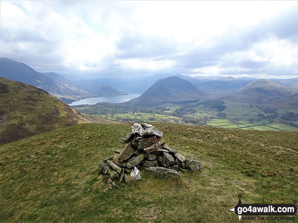 Walk c275 Darling Fell, Low Fell and Fellbarrow from Loweswater - Darling Fell summit cairn