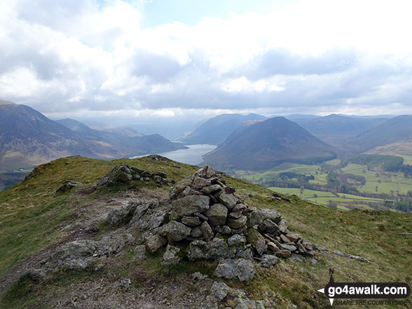 Walk c132 Low Fell and Fellbarrow from Lanthwaite Wood - Wainwright's Low Fell summit cairn