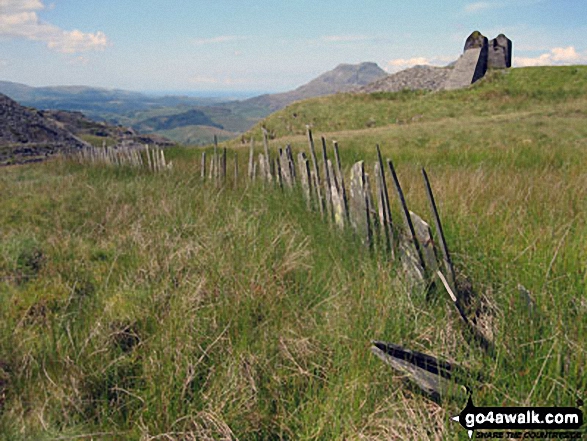 Slate 'fence' near the upper Drum House and incline on Moel Bowydd